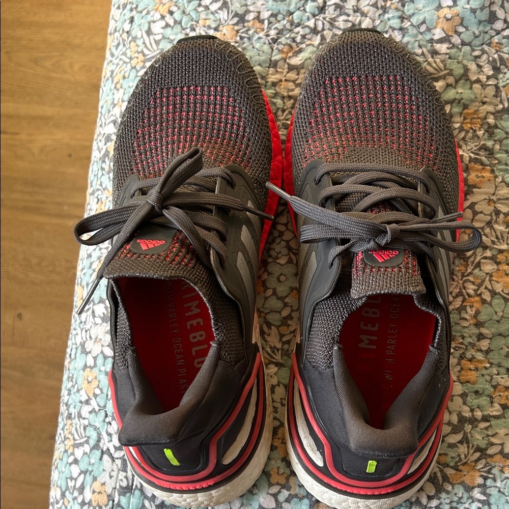 women's Adidas Ultraboost 20 W running shoes in the Carbon/Grey good condition